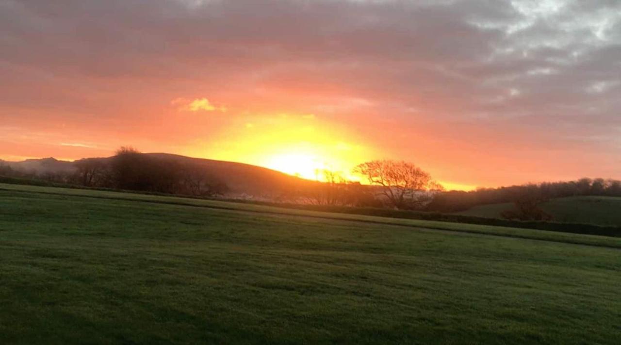 Romantic Rural Break In Countryside Castle Grounds Private Retreat Wizards Rest Bishops Tawton Exteriör bild